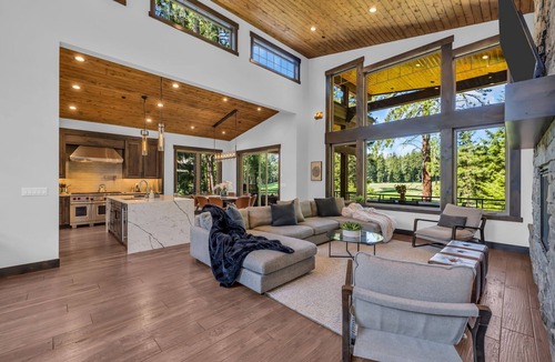 Cle Elum House | Golfside Views + 4 En Suites & 1PM Check-In & Out 4 More Family Time