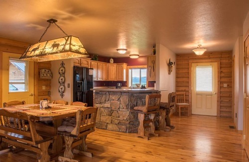 Driggs Cabin | Gorgeous Saddlehorn Cabin - Amazing Teton Views