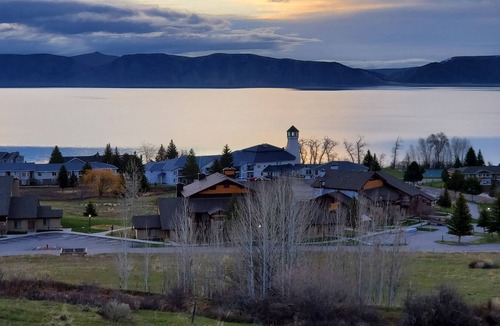 Harbor Village House | Grand views and great family times await.