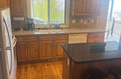 Granite Ridge House | Great 3-bedroom secluded mother-in-law house in sandy. Near canyon. Hot tub.