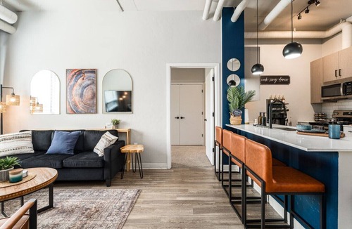 Boise Apartment | Greenbelt 2BR for 6 | Pool · King Beds · Downtown