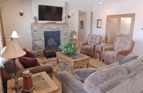 Heyburn House | Greystone Crossing Suite #9