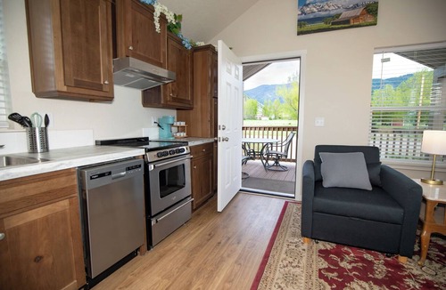 Lincoln County House | Grover Tiny Home - Fishing & National Forest Access
