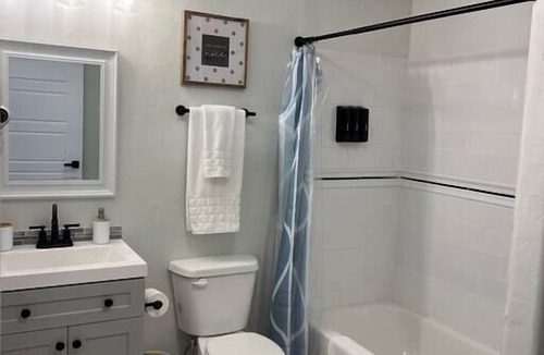 Idaho Falls Apartment | Guest Suites - 1996 #4 Relaxing 1 bedroom 1 bath Suite
