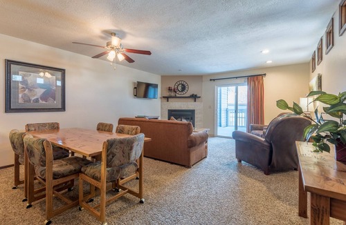 Ketchum Condo | Habitat Condo 2 Bedroom Community Hot Tub & Easy Walk to Downtown Ketchum
