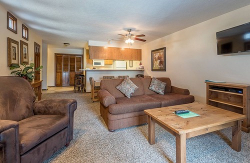 Ketchum Condo | Habitat Condo 2 Bedroom Community Hot Tub & Easy Walk to Downtown Ketchum