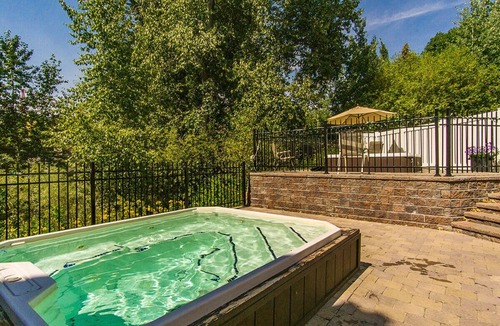 Ketchum Condo | Habitat Condo 2 Bedroom Year-Round Hot Tub & Walk to Downtown Ketchum