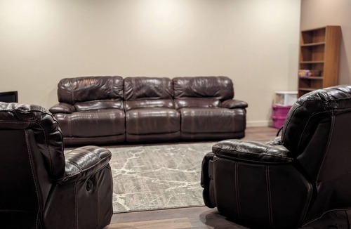 Moscow House | Hawk's Nest Entire 1650 Sqft lower level.