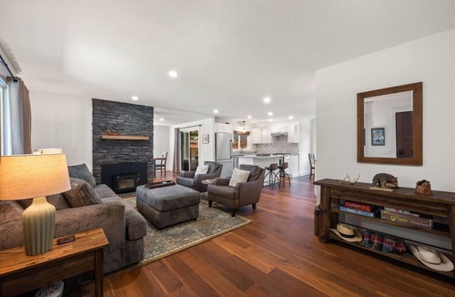 Hayden Lake House | Hayden Lake Home w/Studio Suite & 2 Living Areas