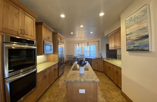Sweetwater Cabin | HeberC- 9 Bed 10 Bath- Sleeps 50- 1/2 Acre Grass Yard- Short Walk To Pickleville