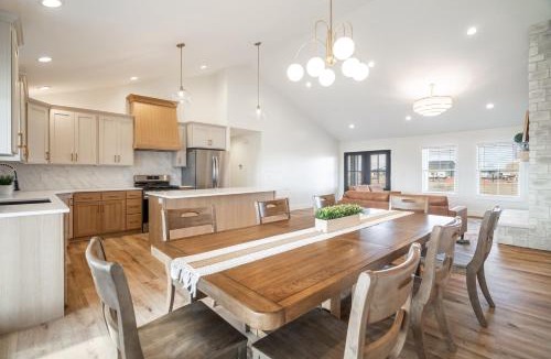 Bingham County House | Hidden Treasure Retreat withHot Tub & River Access home