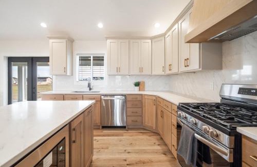 Bingham County House | Hidden Treasure Retreat withHot Tub & River Access home