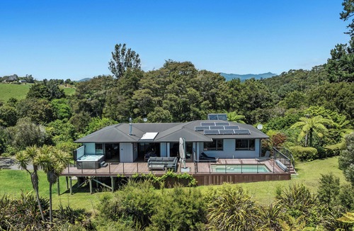 Waiotahi House | Hihi O Te Ra - Waterfront Waiotahe Holiday Home