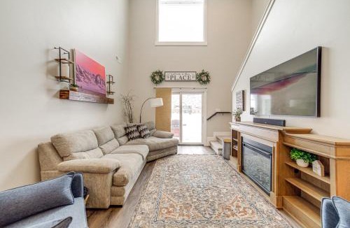 Swan Valley House | Hike, Fish & Ski! Bright Swan Valley Townhome