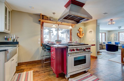Downtown Park City House | Hillside Overlook by AvantStay | Hot Tub, Views, BBQ | In the Heart of Old Town