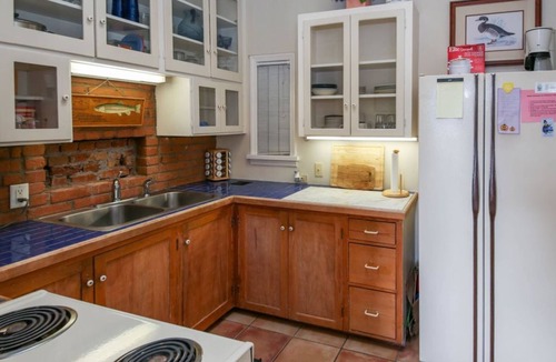 Downtown Bozeman Condo | Historic Main Street Bozeman, Dog-Friendly 30-Day Flat With AC and Bridger Bowl 20 Minutes Away