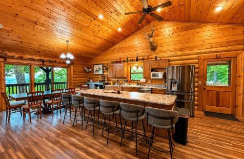 Roach House | Hollow Tree Lodge with Game Room