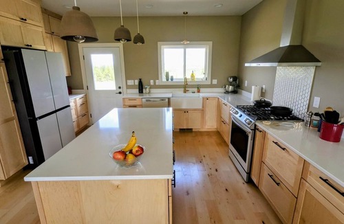 Columbus House | Home on the Ridge- peaceful 3 bedroom home with big sky views