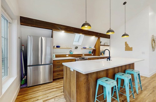 Burley House | Home w/Farmstyle Loft & Views, Mins to Dtwn