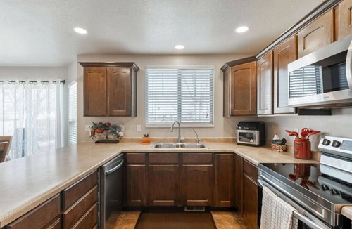 Clearfield House | Homestead Haven | Sleeps 14 | 2 Car Garage