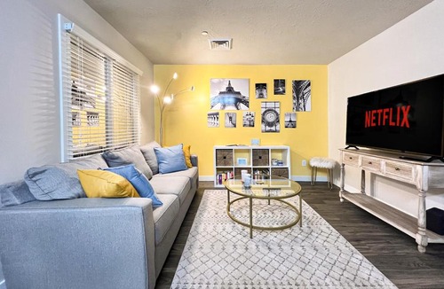 Downtown Salt Lake City Apartment | HOMEY PARIS - NEW/Free garage parking/Downtown Salt Lake City