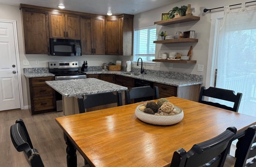 Smithfield House | Hot Tub, 6 bedrooms, sleeps 16, Theater and game room