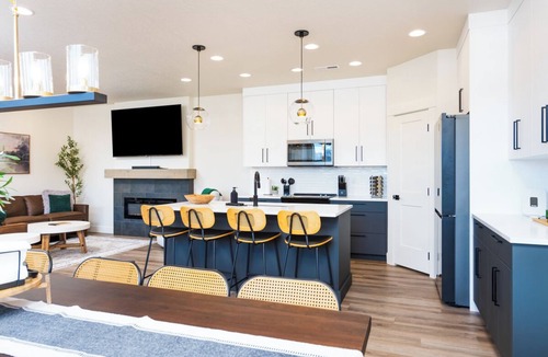 Cascade House | Hot Tub + Fireplace Near Tamarack | Sleeps 9