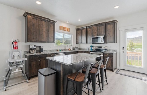 Sweetwater House | Hot Tub, Ideal Beach Resort, Sleeps 22, Pet Friendly, Game Room!
