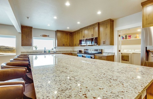 Garden City House | Hot Tub & Rec Room at Massive Bear Lake Home!