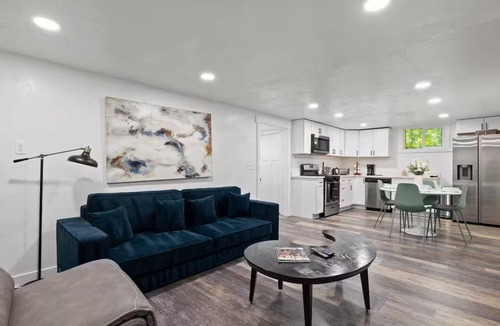 Holladay House | Hottub, Walk to town, 30 min to skiing
