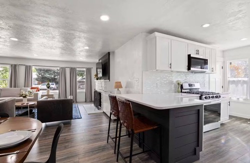 Holladay House | Hottub, Walk to town, 30 min to skiing