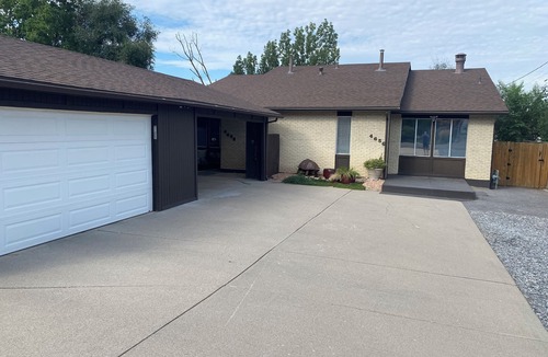 Holladay House | House/Duplex w/mountain views in Holladay. Mins away from outdoor recreation.
