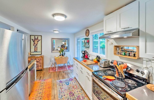 Clinton Cottage | House w/Deck on Whidbey Island, 1 Mi from Shore!
