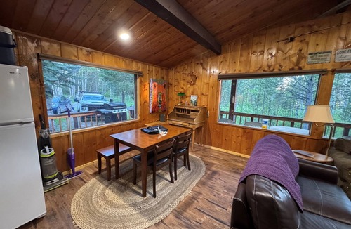 Last Chance Cabin | Huckleberry Hut | Cozy Fishing Cabin Near YNP