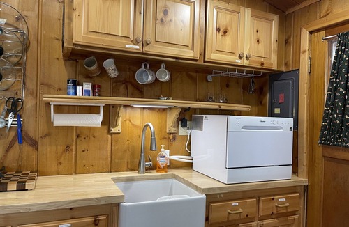 Last Chance Cabin | Huckleberry Hut | Cozy Fishing Cabin Near YNP