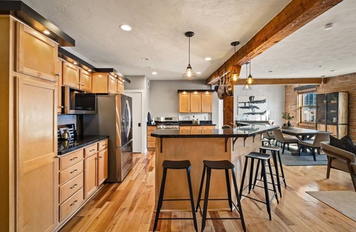 Rio Grande Apartment | Huge Renovated Top Floor Condo w Large Kitchen and Living Area