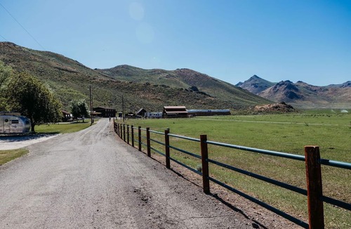 Blaine County Apartment | Hunters/Fishers basecamp! Cozy Silver Peak Ranch cabin. 2 BR (4 twin beds), 2 full baths (walk-in showers), full kitchen. Scenic views from the porch. Rustic, comfortable getaway great for couples or friends weekend getaways near Silver Creek!