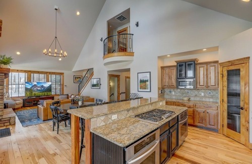 Tamarack House | Incredible trailside retreat for groups, hot tub, theater room, pet-friendly, AC