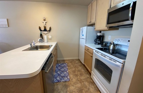 Harbor Village Condo | Inn Building #207 | 1 Bed, 1 Bath