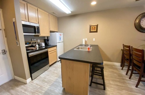 Harbor Village Condo | Inn Building Condo #110 (Pet friendly, free Wi-Fi)
