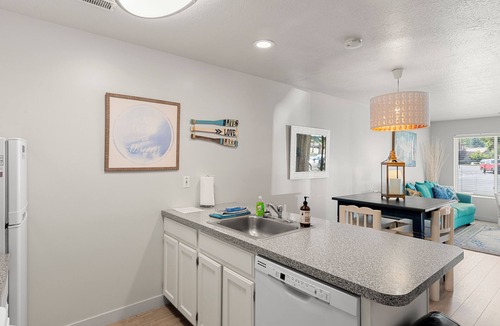 Harbor Village Condo | Inn Building Condo #106 Mountain View | 1 Bed, 1 Bath