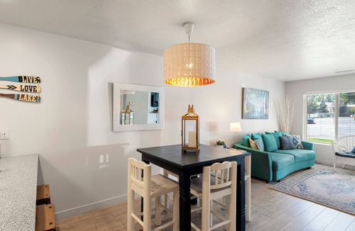 Harbor Village Condo | Inn Building Condo #106 Mountain View | 1 Bed, 1 Bath