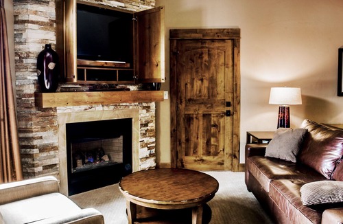 Tamarack Apartment | Journey's End Mountain Studio | Saltwater Hot Tub | Fitness Center
