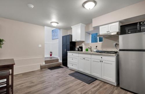 Atlantic House | Judkins Basement Suite Near Downtown & Light Rail