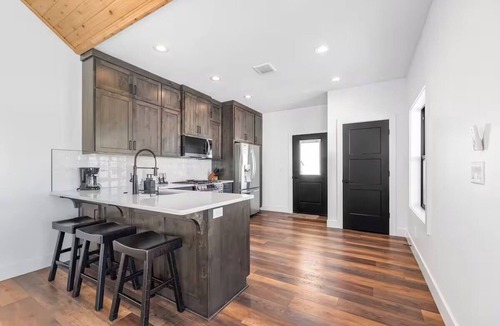 Island Park Villa | Kestrel Villa+ 5BR + Your Yellowstone Base + Hot Tub + AC + Sled-In/Sled-Out