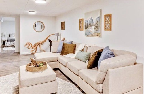South Ogden House | King Bed,Cozy Living Room,Board Games