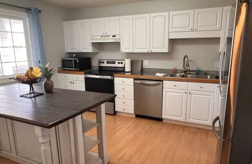 North Logan House | King bed, game room, bunk room, close to USU & canyons, patio & grill, big yard