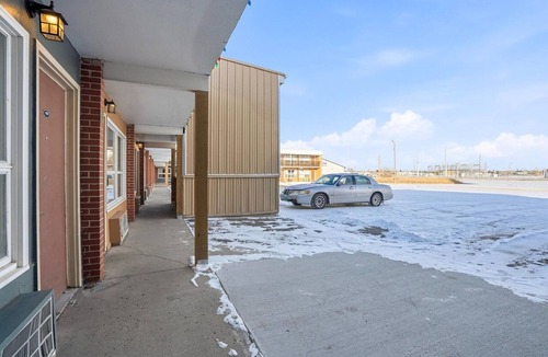 Devils Lake Apartment | King Bed|Non-Smoking