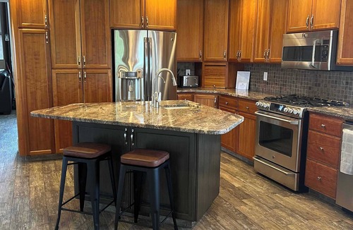 Pocatello House | King Home- Mountain Oasis, Pool & Views