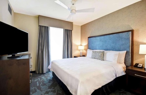 Salt Lake City Hotel | King Suite w/Kitchen Salt Lake City Airport+Pool